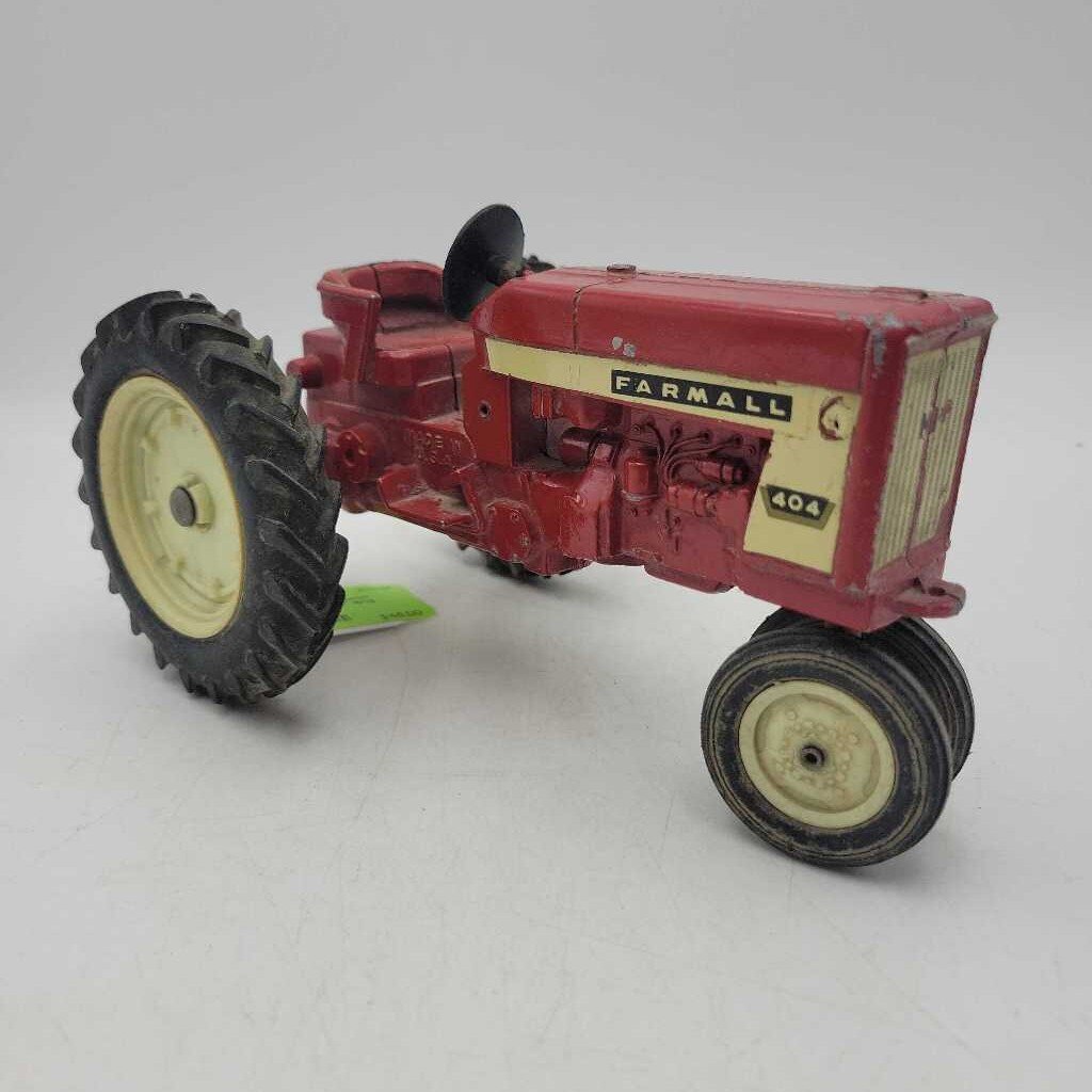 Farmall 404 Tractor Model (RAE)