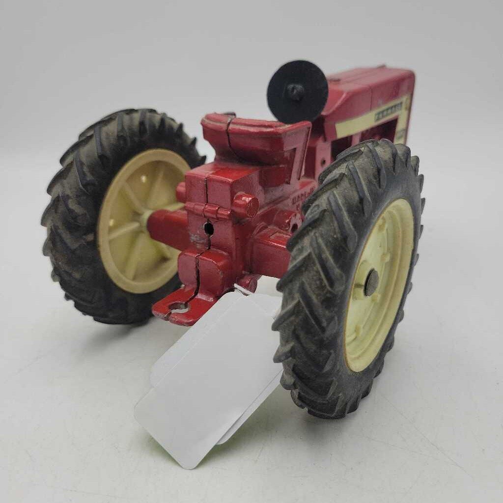 Farmall 404 Tractor Model (RAE)