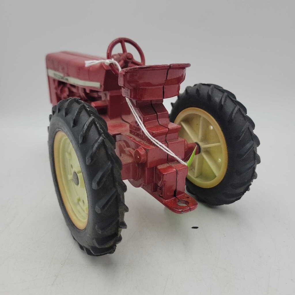 International D Ertl Tractor (RAE)