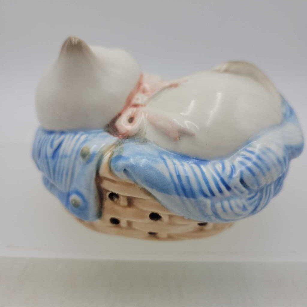 1984 AVON Ceramic Sleeping Siamese Kitty Cat in Basket potpourri Holder Figurine (BG)