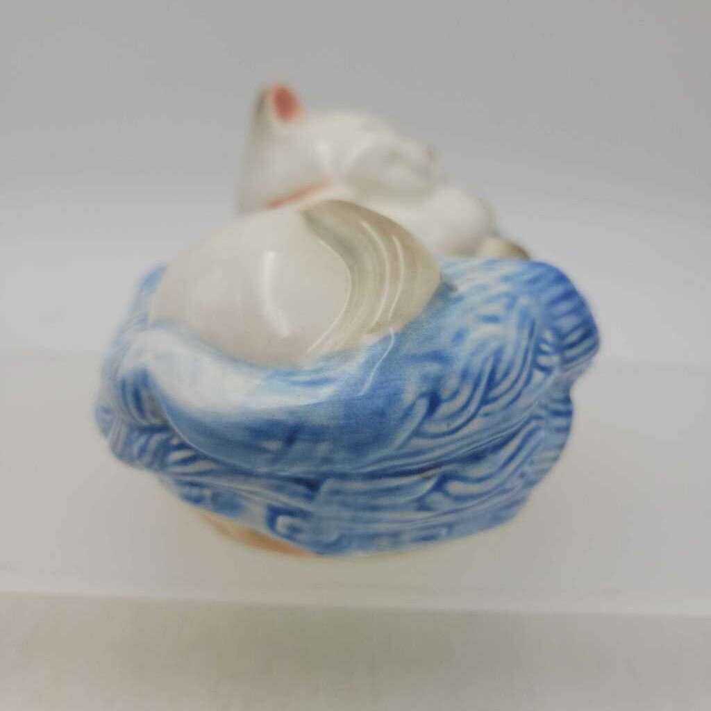 1984 AVON Ceramic Sleeping Siamese Kitty Cat in Basket potpourri Holder Figurine (BG)