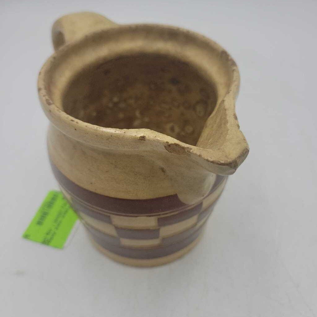Yellow ware Antique pottery pitcher / Jug (DEB)