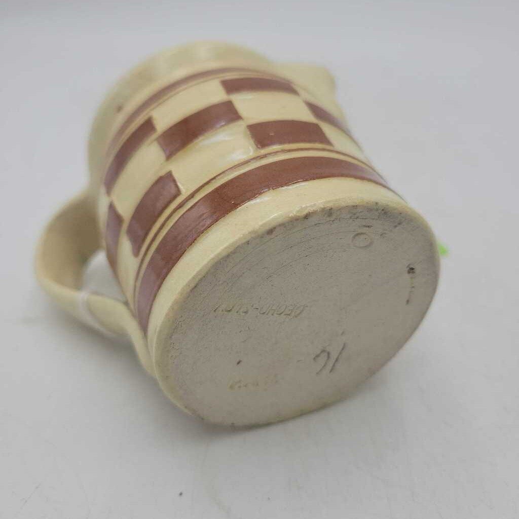 Yellow ware Antique pottery pitcher / Jug (DEB)