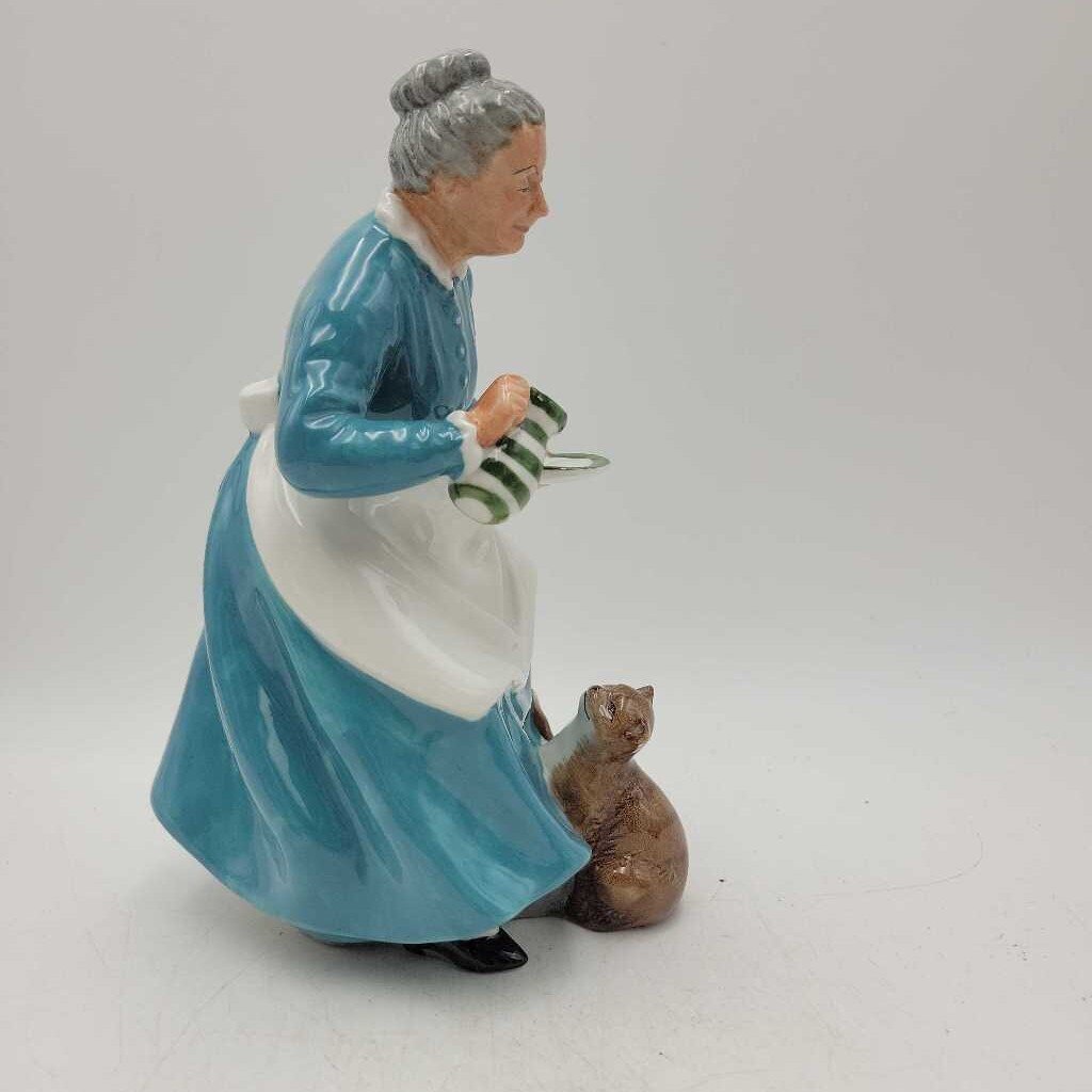 Royal Doulton "The Favorite" HN2349 (YVO) (509)
