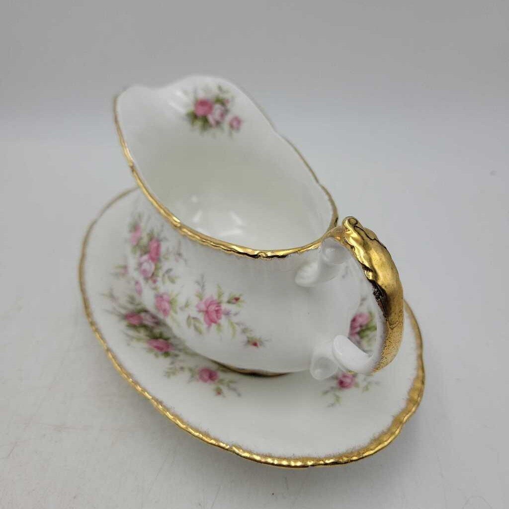 Paragon "Victoriana Rose" Gravey Boat and Plate (YVO) (509)
