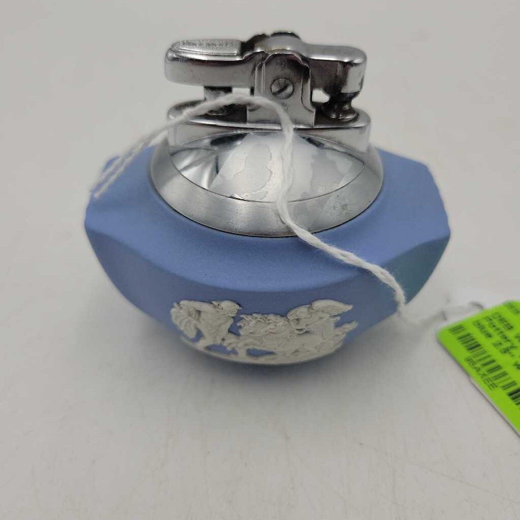 Wedgewood England Pottery Table lighter (DEB)