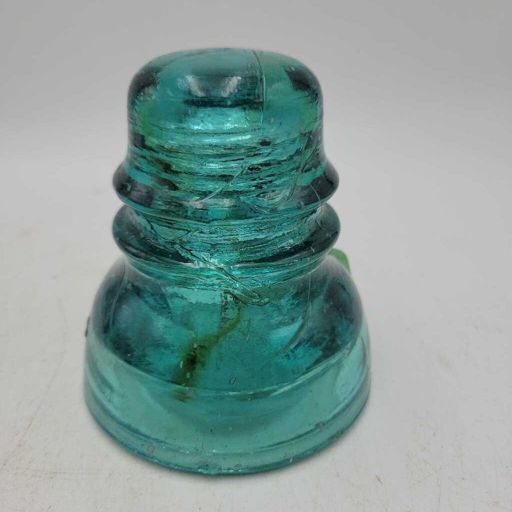 Insulator with snow cracked (JAS)
