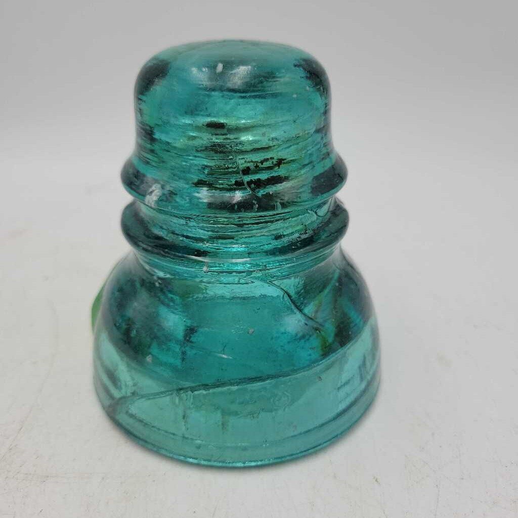 Insulator with snow cracked (JAS)