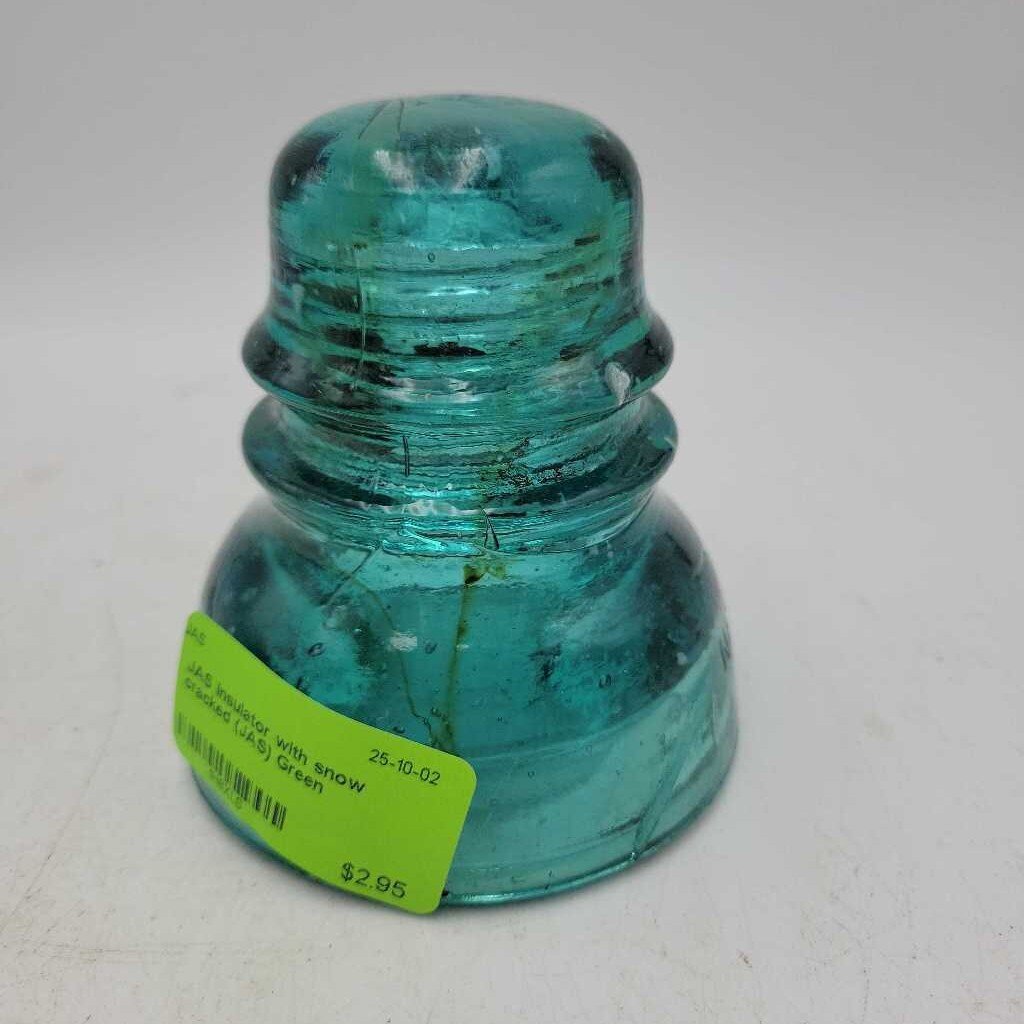 Insulator with snow cracked (JAS)