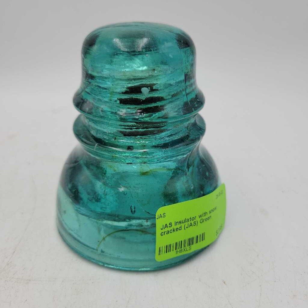 Insulator with snow cracked (JAS)