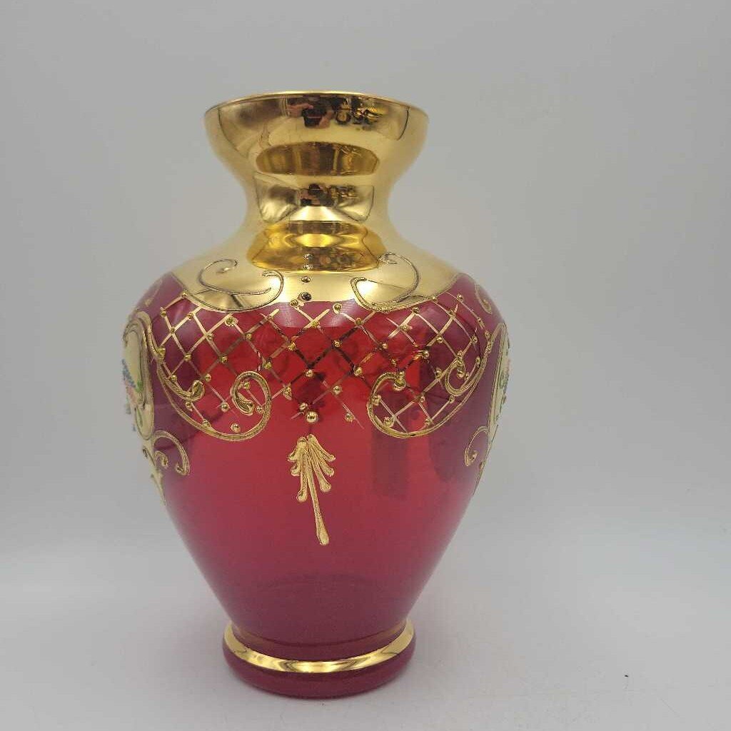 Vintage Czechoslovakian Bohemian vase (DEB)