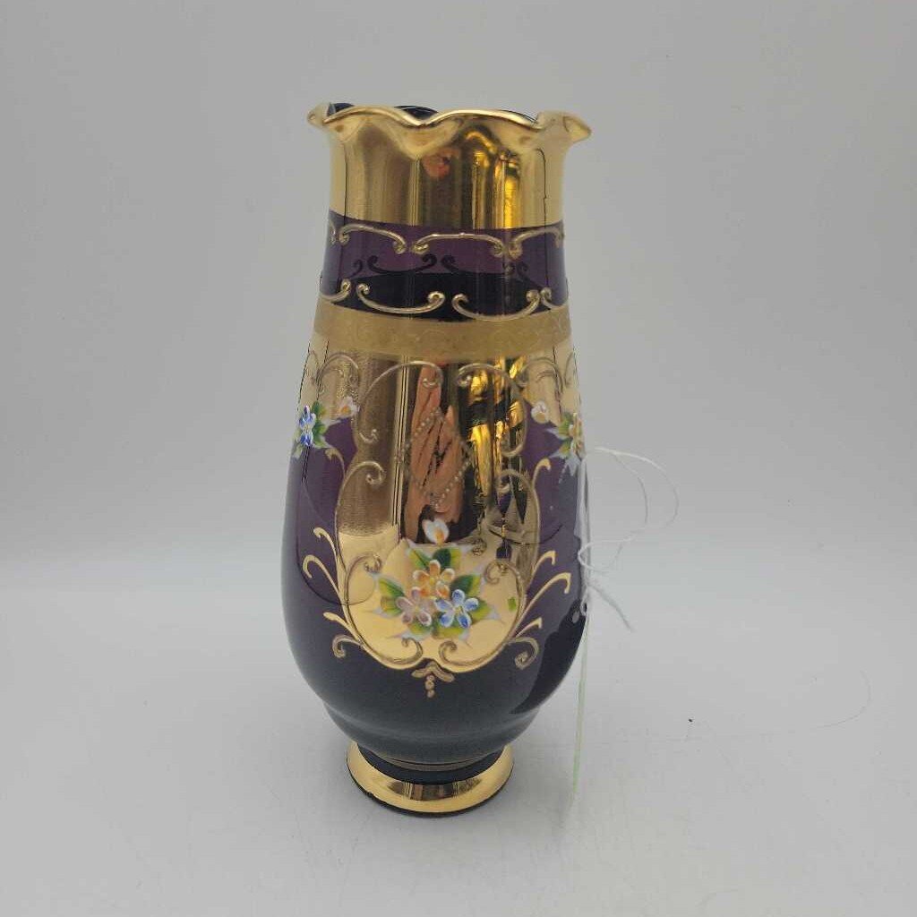 Vintage Czechoslovakian Bohemian vase (DEB)