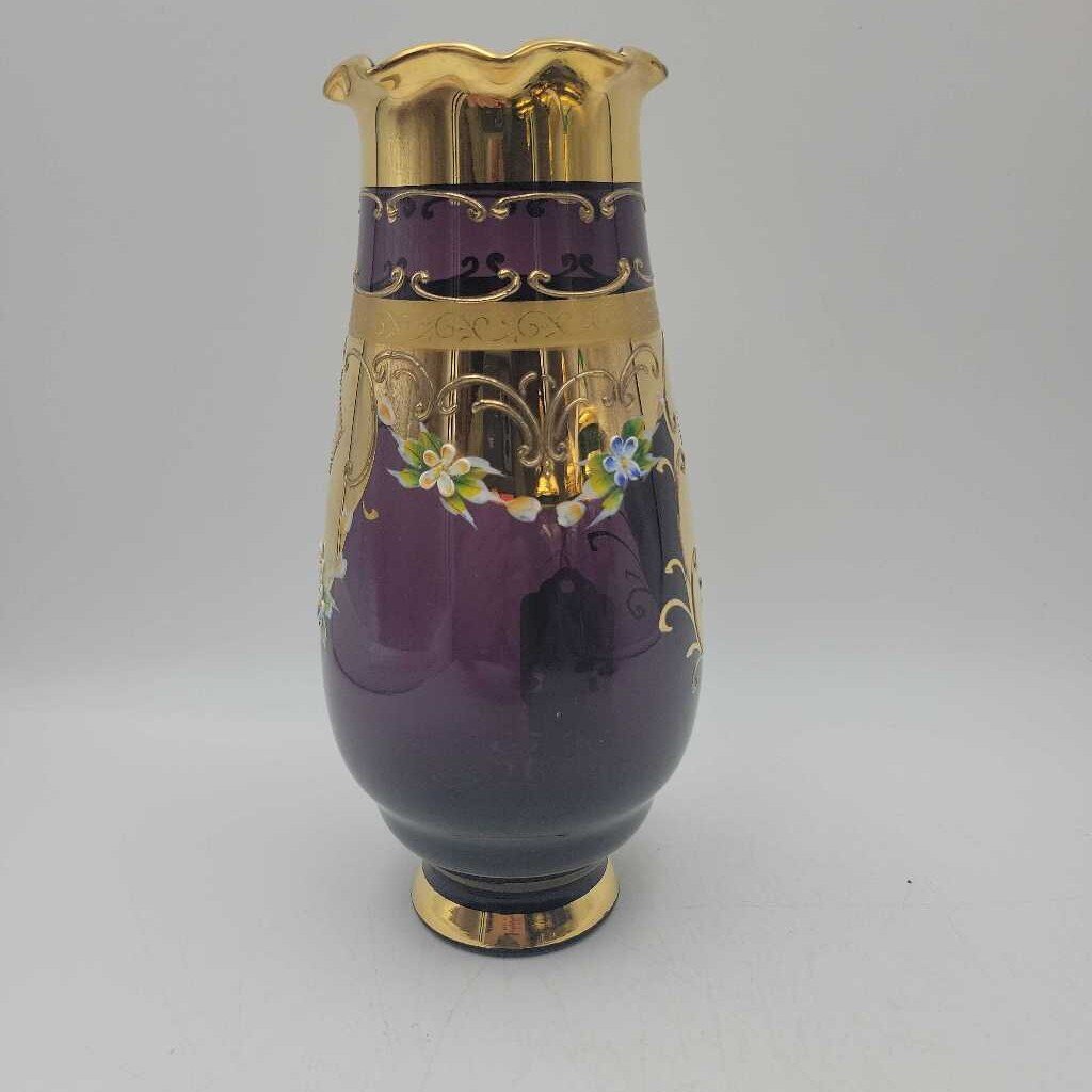 Vintage Czechoslovakian Bohemian vase (DEB)
