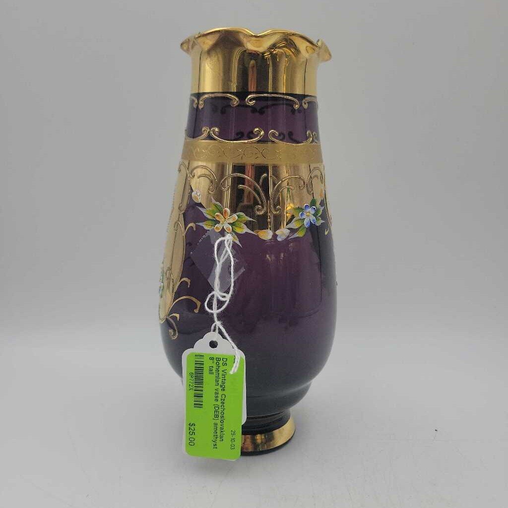 Vintage Czechoslovakian Bohemian vase (DEB)