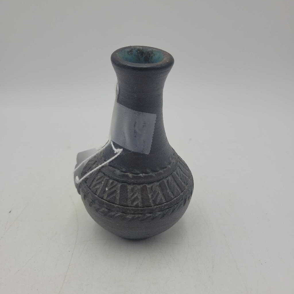 Six Nations Pottery Vase Signed (DEB)