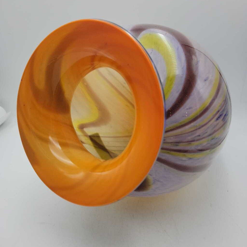 Large Art glass Swirl vase (LIND)