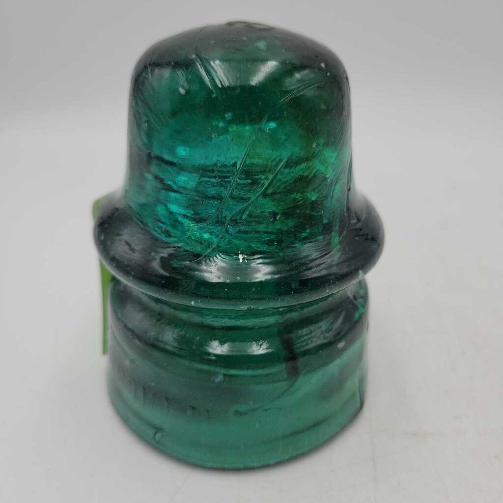 Brooklyn New York Insulator with snow internal crack (JAS)