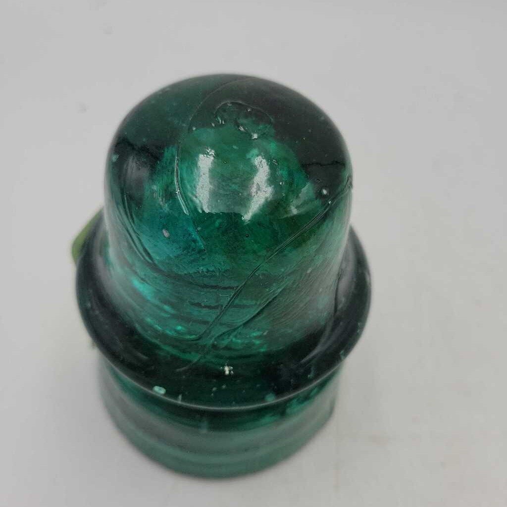 Brooklyn New York Insulator with snow internal crack (JAS)