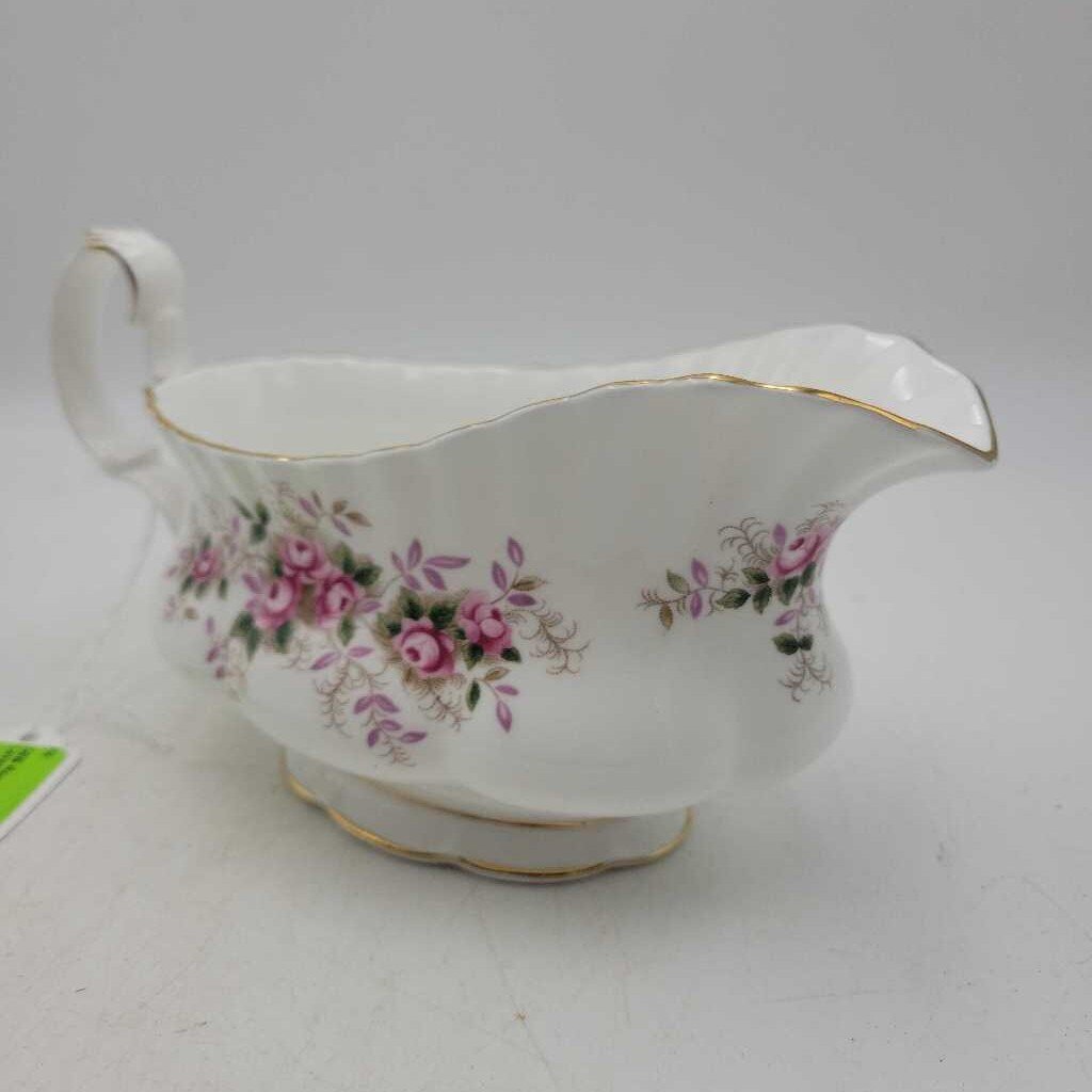 Royal Albert Gravy Boat Lavender Rose (DEB)
