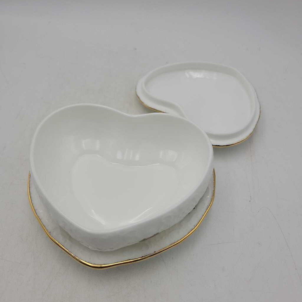 Royal Albert "Old Country Rose" Heart Shaped Box & Plate 2 piece (NS) #584