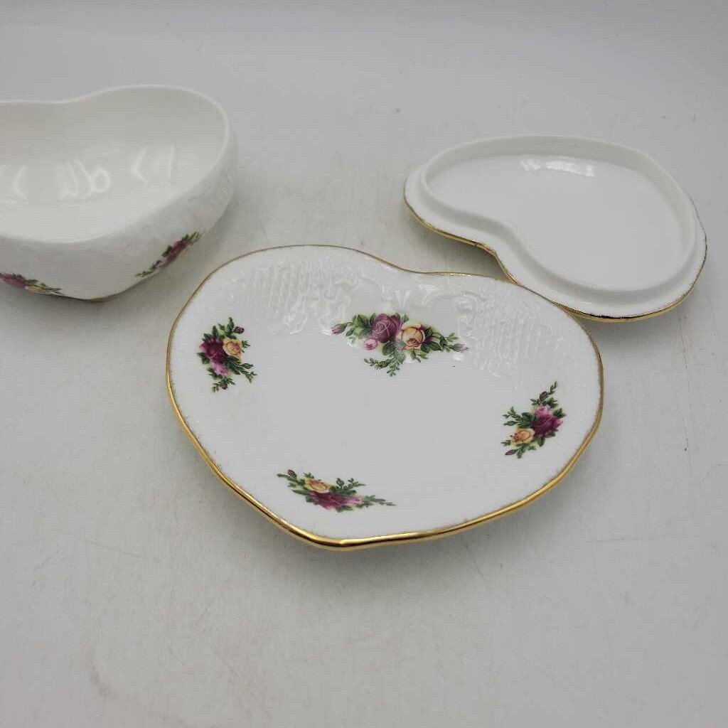 Royal Albert "Old Country Rose" Heart Shaped Box & Plate 2 piece (NS) #584