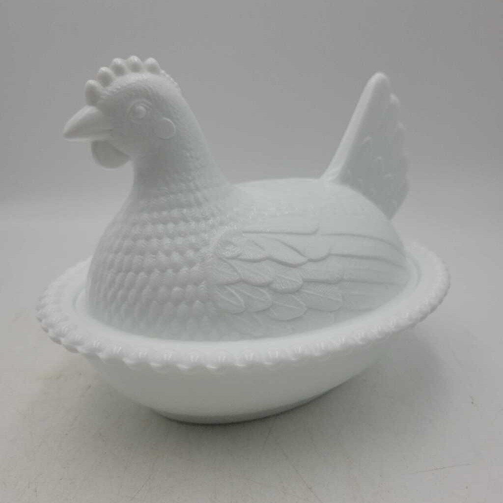 Large milk glass hen on nest (BK)