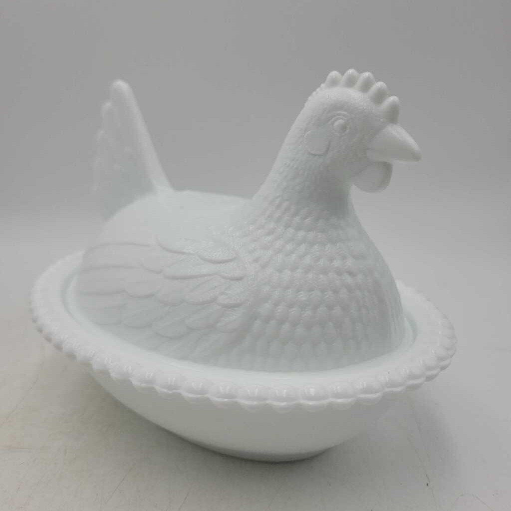 Large milk glass hen on nest (BK)