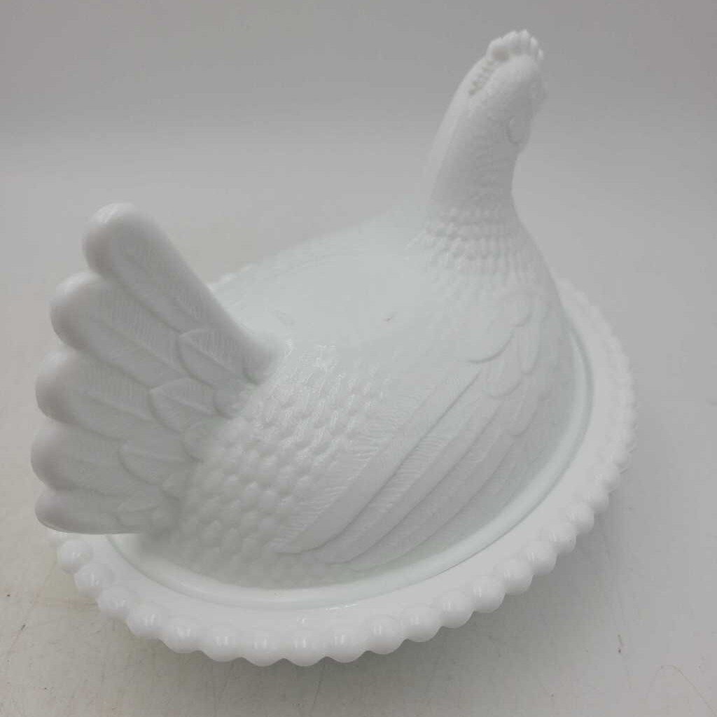 Large milk glass hen on nest (BK)