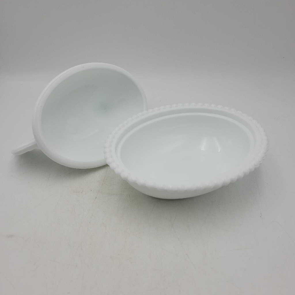 Large milk glass hen on nest (BK)