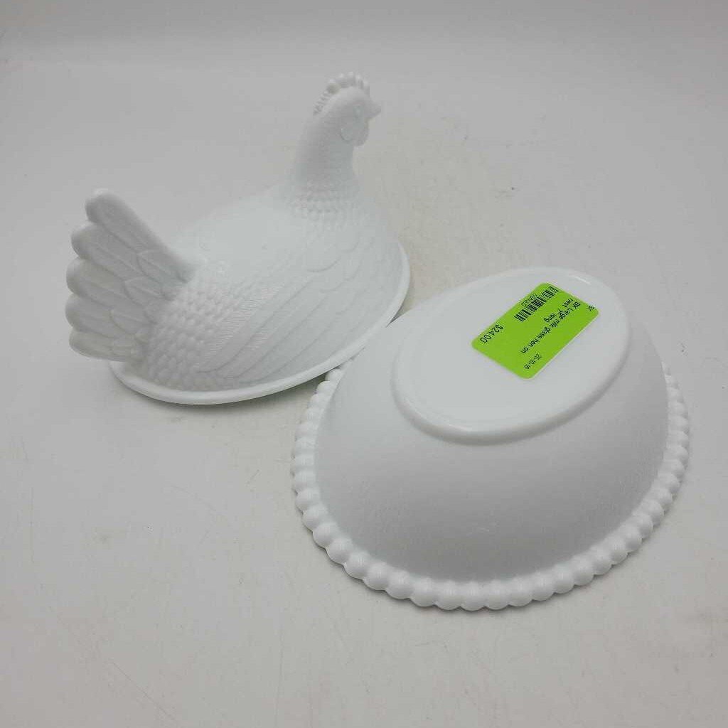 Large milk glass hen on nest (BK)