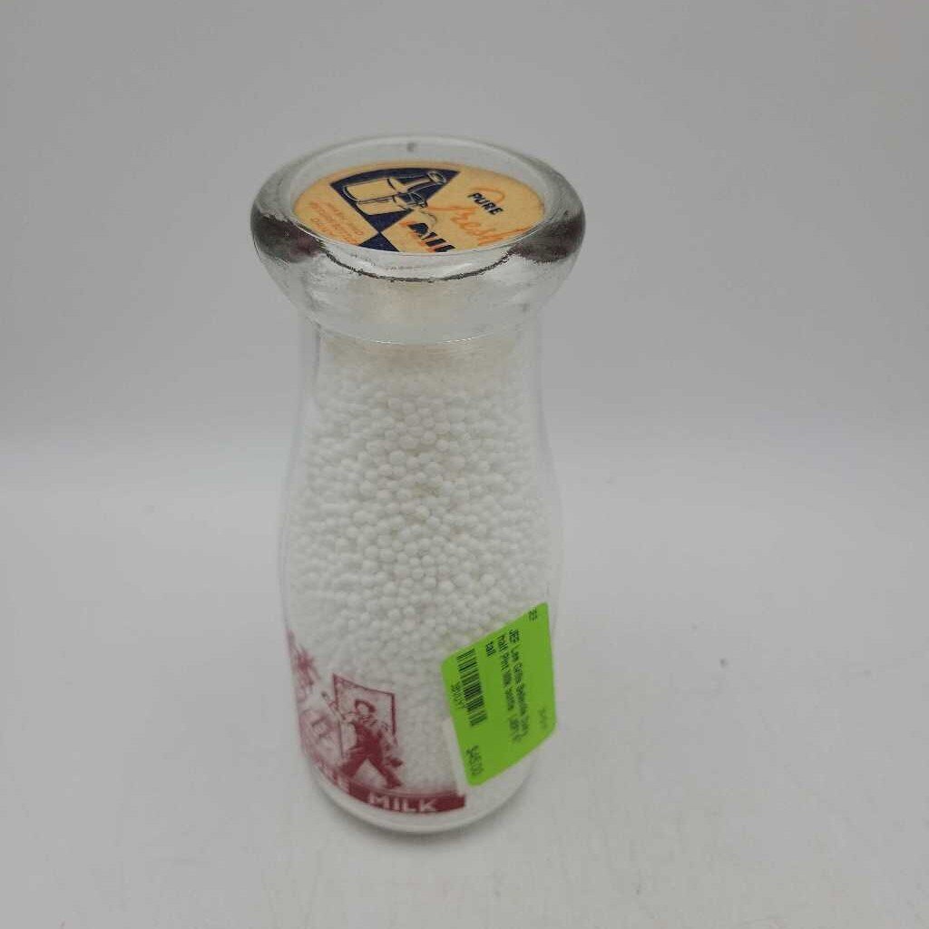 Lee Grills Belleville Dairy half Pint Milk bottle (JEF)
