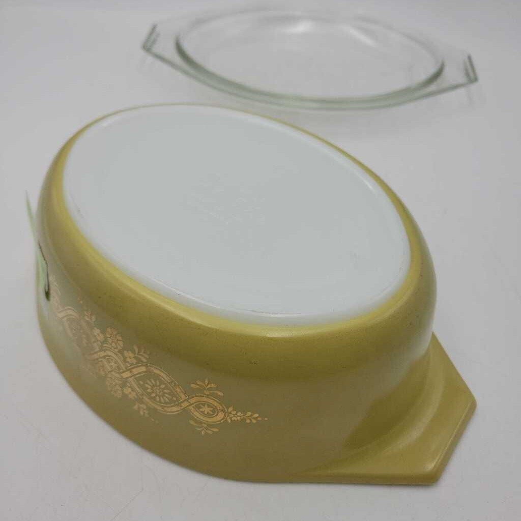 Pyrex Golden Wreath Lidded Casserole Dish (RHA) 045