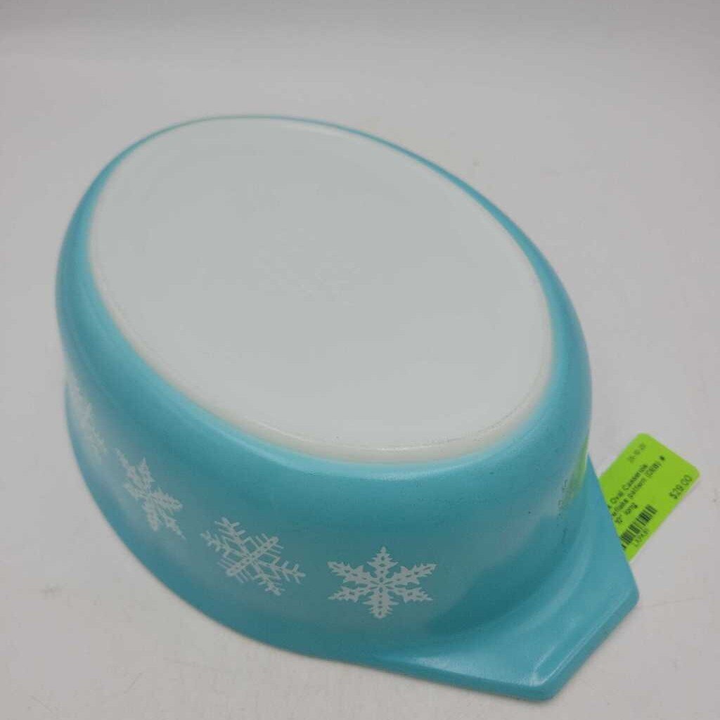 Pyrex Oval Casserole dish snowflake pattern (DEB) # 31
