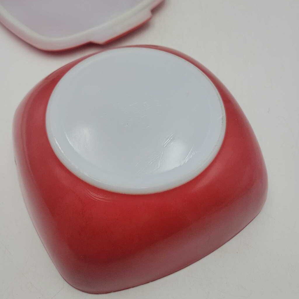 Pyrex Hostess casserole covered dish (DEB) #015