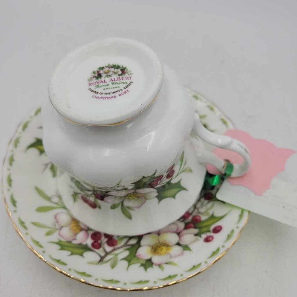 Royal albert Cup and saucer December Christmas Rose December (TRE)