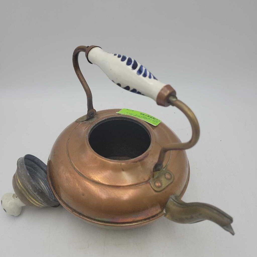 Copper Tea Pot (as found) chipped knob (YVO) (510)