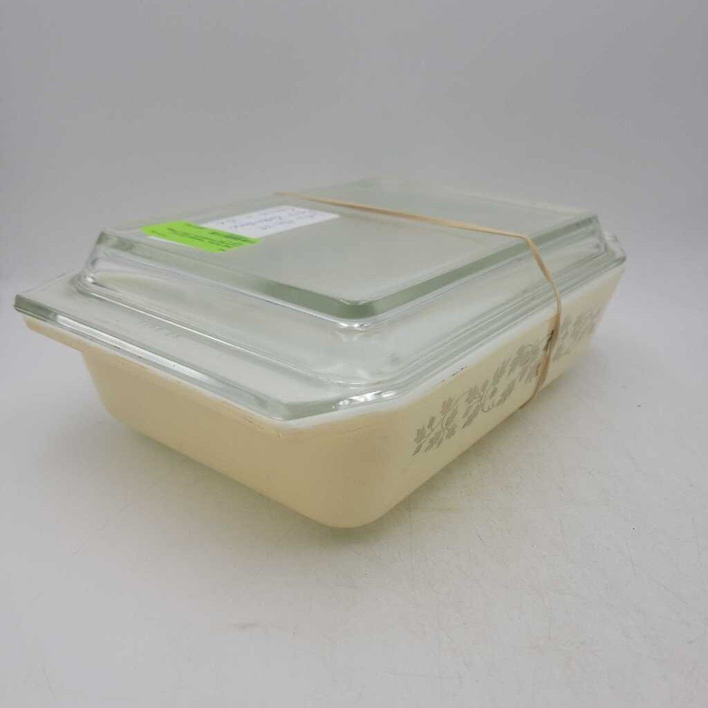 Pyrex "Golden Acorn" Covered casserole Dish (TRE)