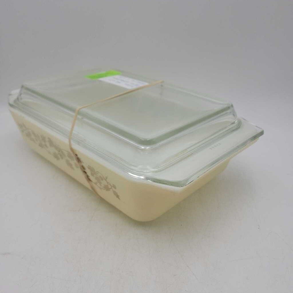 Pyrex "Golden Acorn" Covered casserole Dish (TRE)