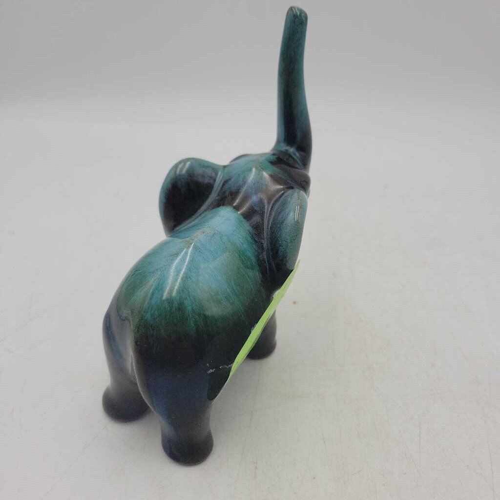 Blue mountain pottery elephant (KEN)