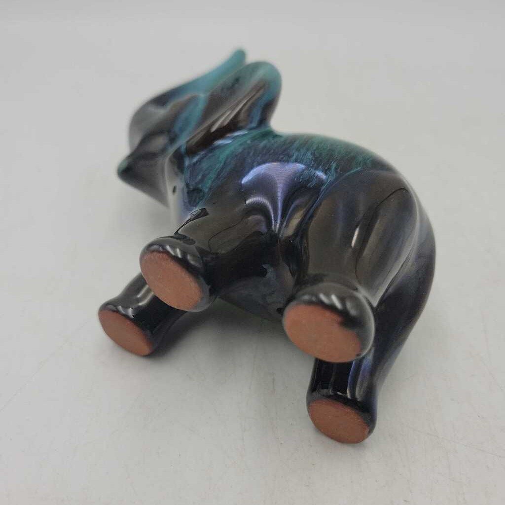 Blue mountain pottery elephant (KEN)