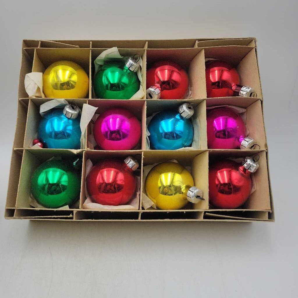 A dozen glass ornaments Christmas (US2)