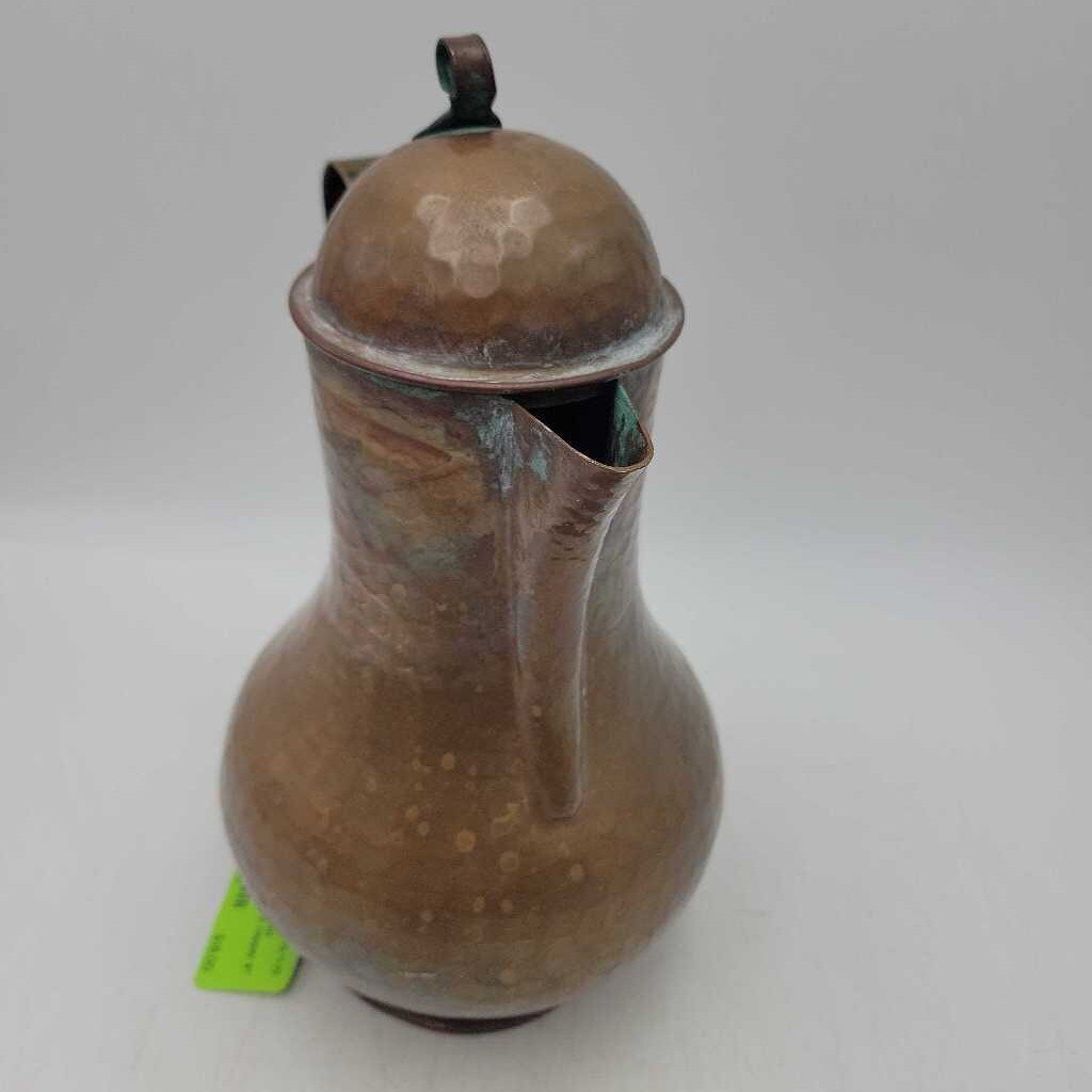 Antique Hammered copper pitcher (DEB)