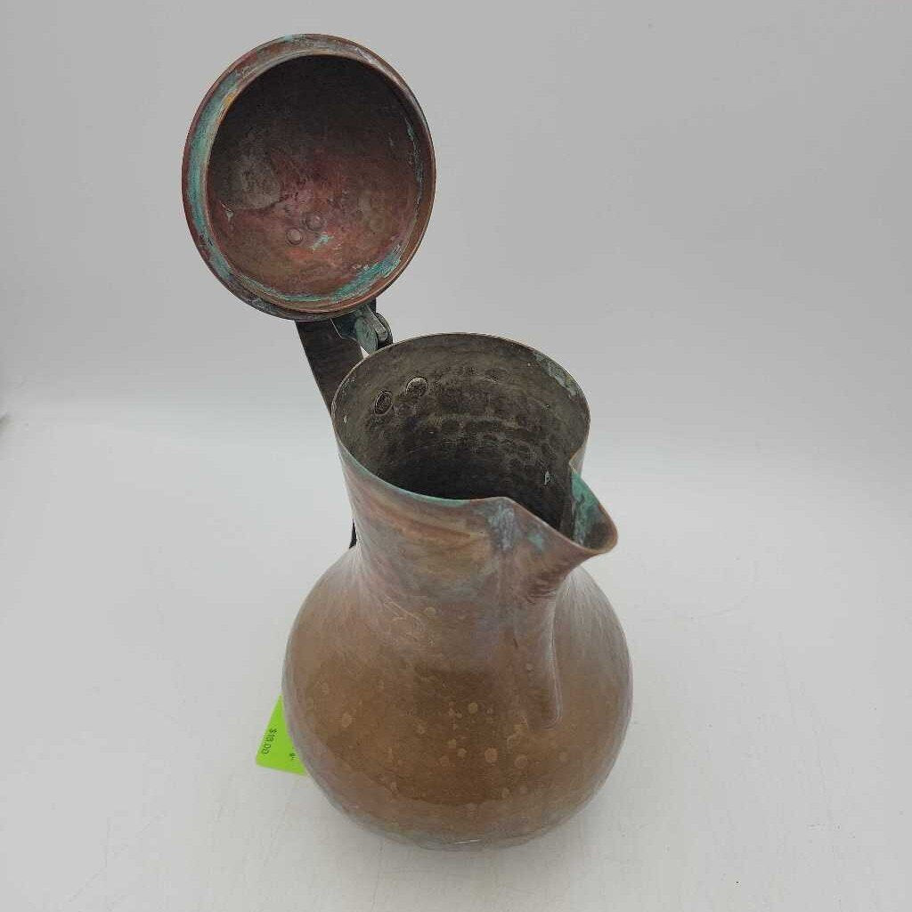 Antique Hammered copper pitcher (DEB)