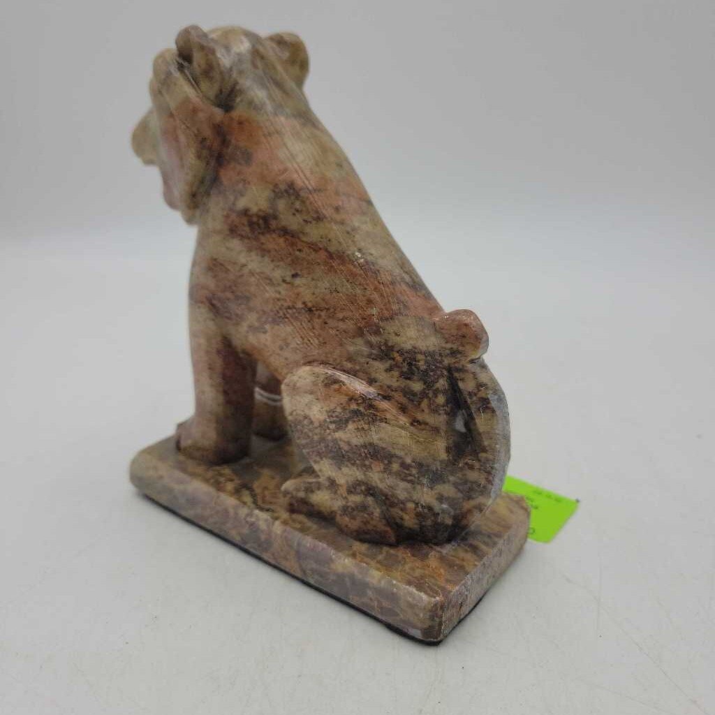 Carved Onyx Lion On Base Figure (RHA)