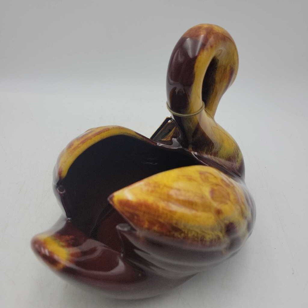Blue Mountain Pottery Swan (JAS)