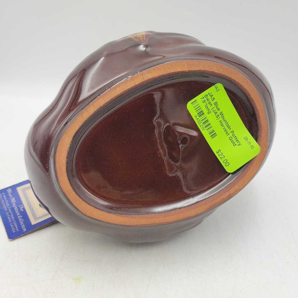 Blue Mountain Pottery Swan (JAS)
