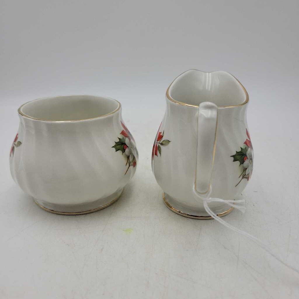 Sadler Poinsettia Cream and Sugar, Made in England SCCD0033