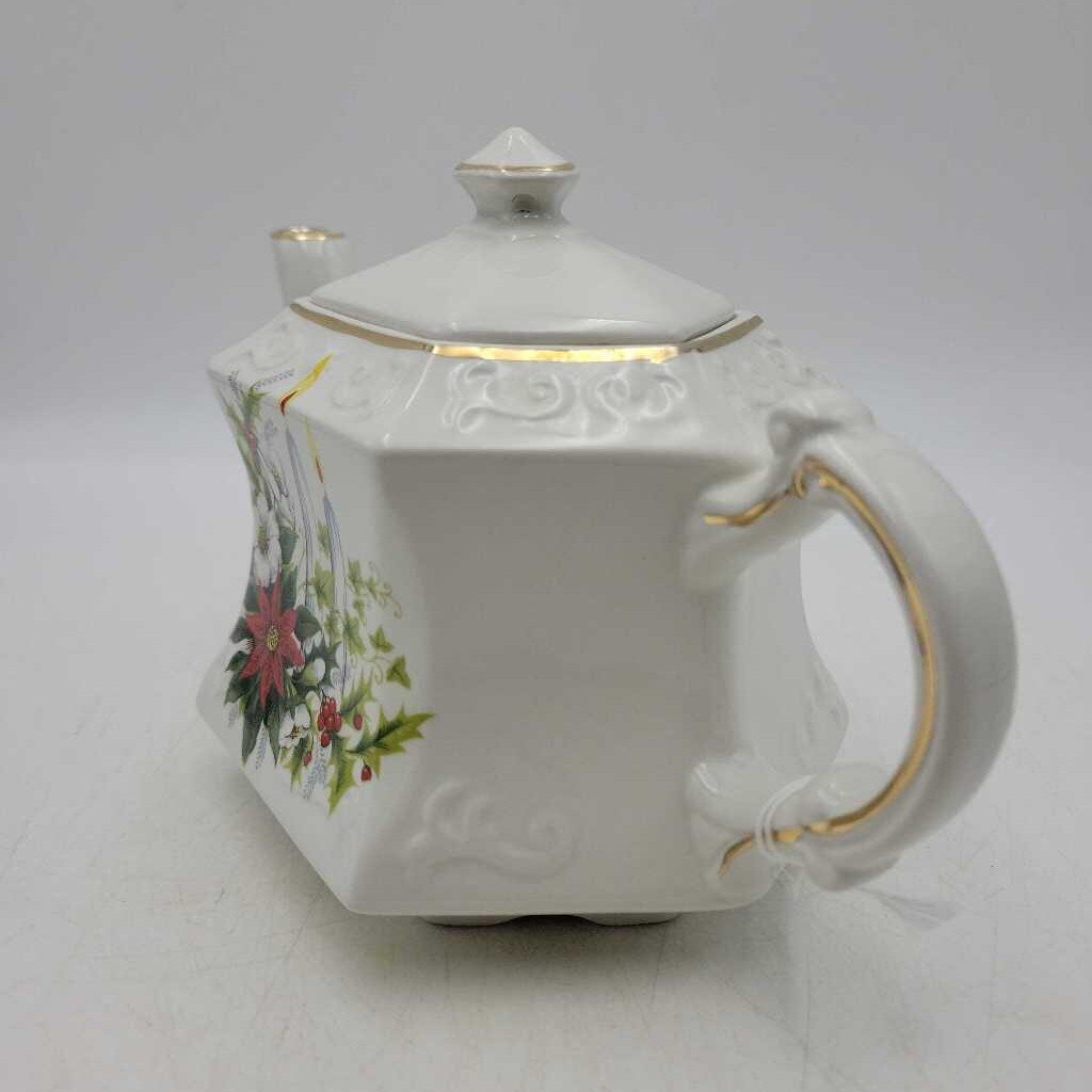 Ellgreave Genuine Ironstone Christmas Teapot, Made in England SCCD0031