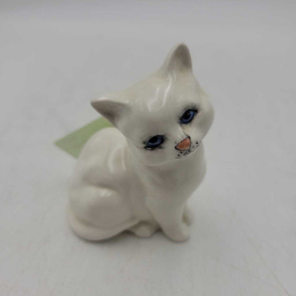 1970s White Beswick Cat (CM0846)