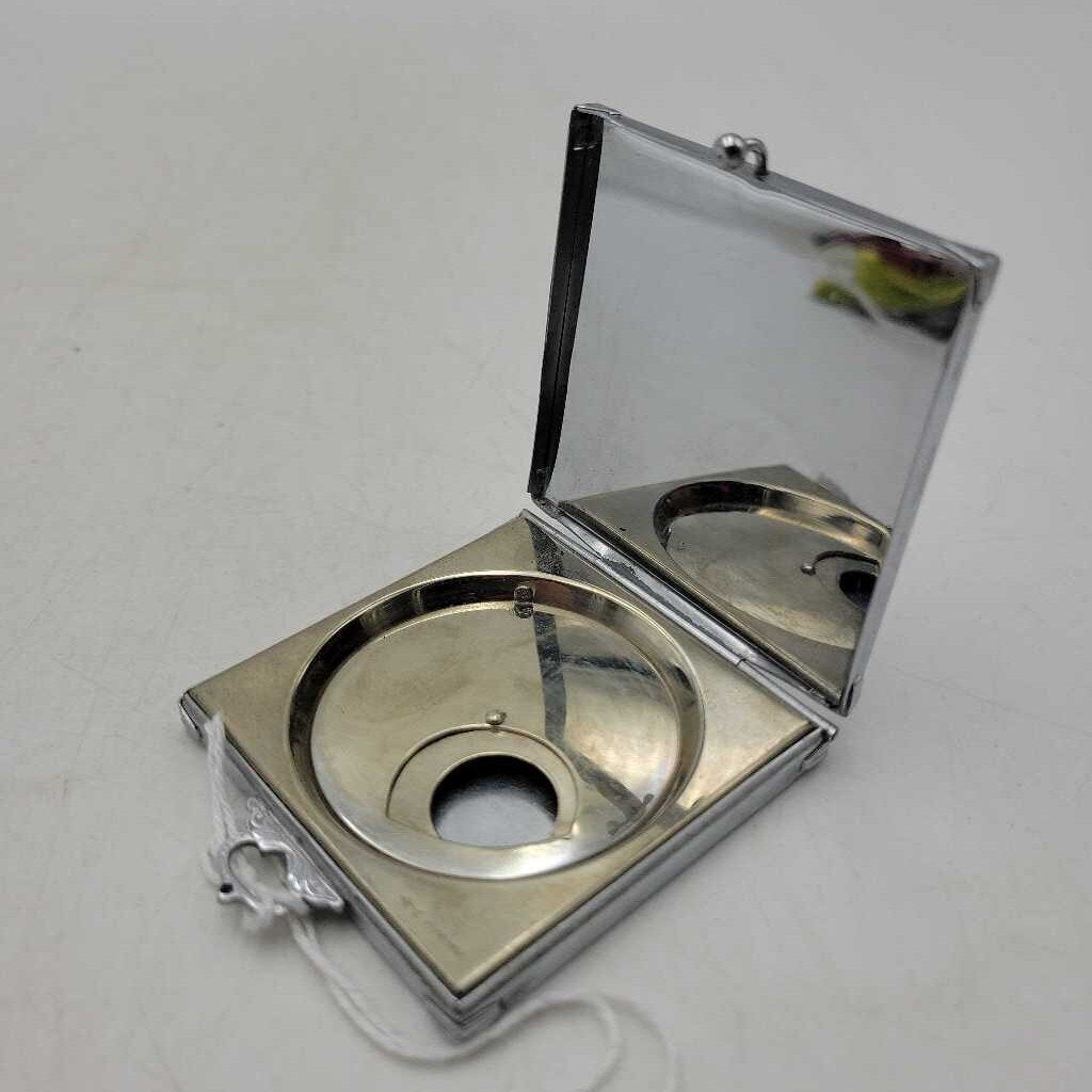 E.A.M. compact (LIND)